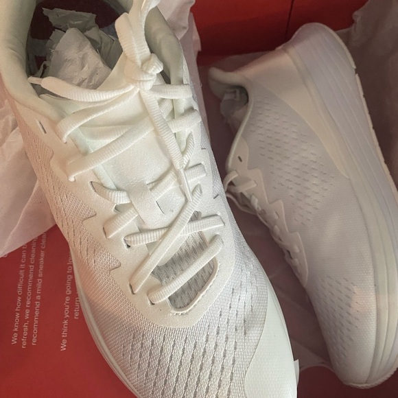 LANE-EIGHT MENS RELAY TRAINER SHOES IN SIZE 11 - White/Breeze - Picture 8 of 10